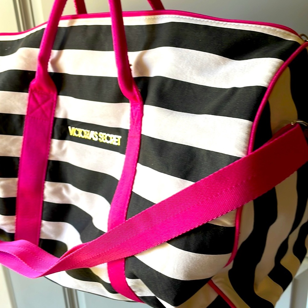 Victoria’s Secret large travel gym bag - Picture 13 of 14